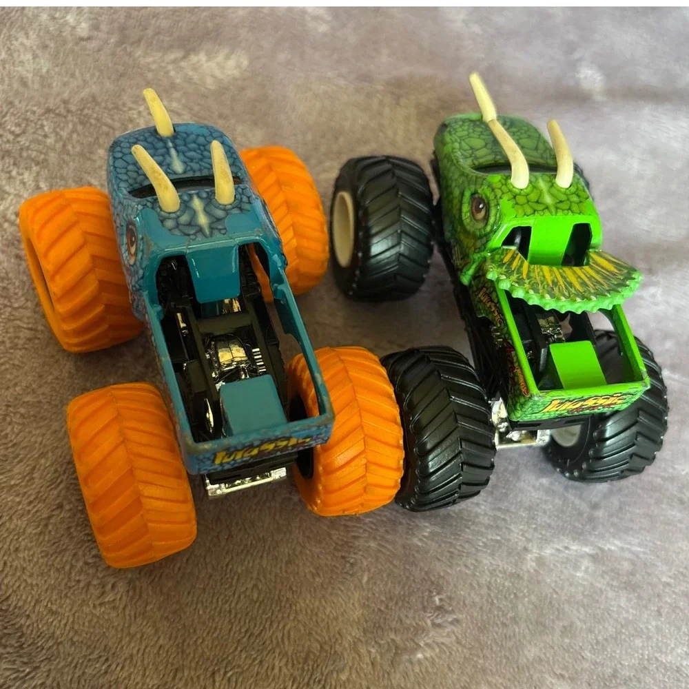 Hot Wheels Monster Jam Jurassic Attack Dinosaur Monster Truck Set Green Blue